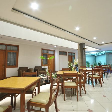 Caryota Hotel Бандунг Екстериор снимка