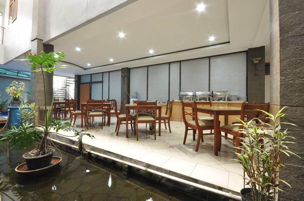 Caryota Hotel Бандунг Екстериор снимка