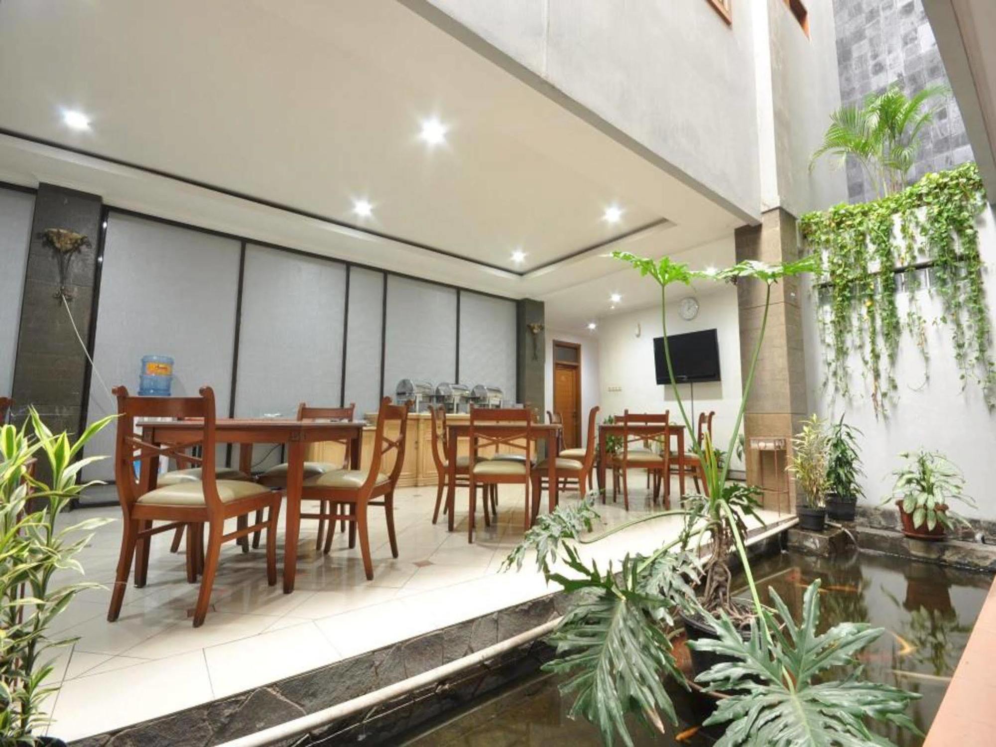 Caryota Hotel Бандунг Екстериор снимка